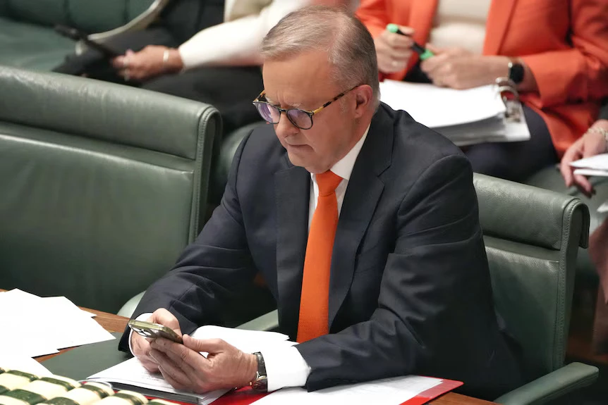 Úc cấm người dưới 16 tuổi mở tài khoản mạng xã hội, liệu có dễ?