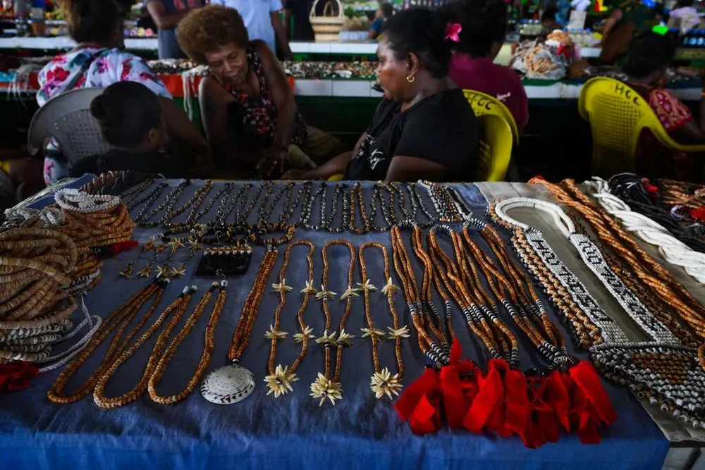 (PLO)- Người dân tại đảo Fanalei thuộc Quần đảo Solomon xem nghề săn cá heo là nguồn sống và hy vọng giúp họ tiếp tục cuộc sống, trong bối cảnh hòn đảo đang dần bị nước biển nhấn chìm.