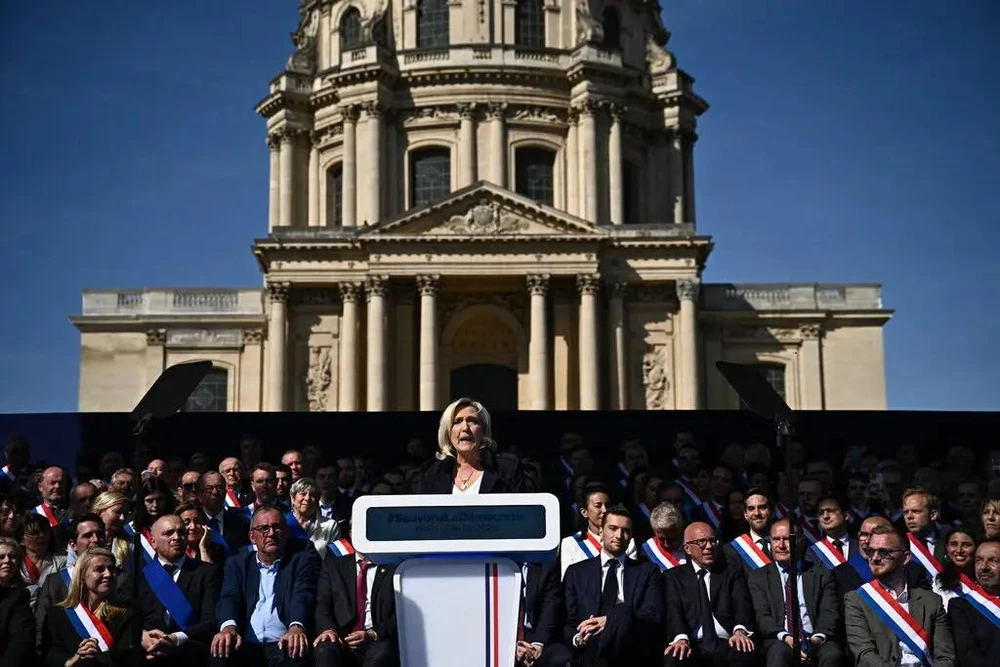 'Con dao hai lưỡi' của bà Marine Le Pen