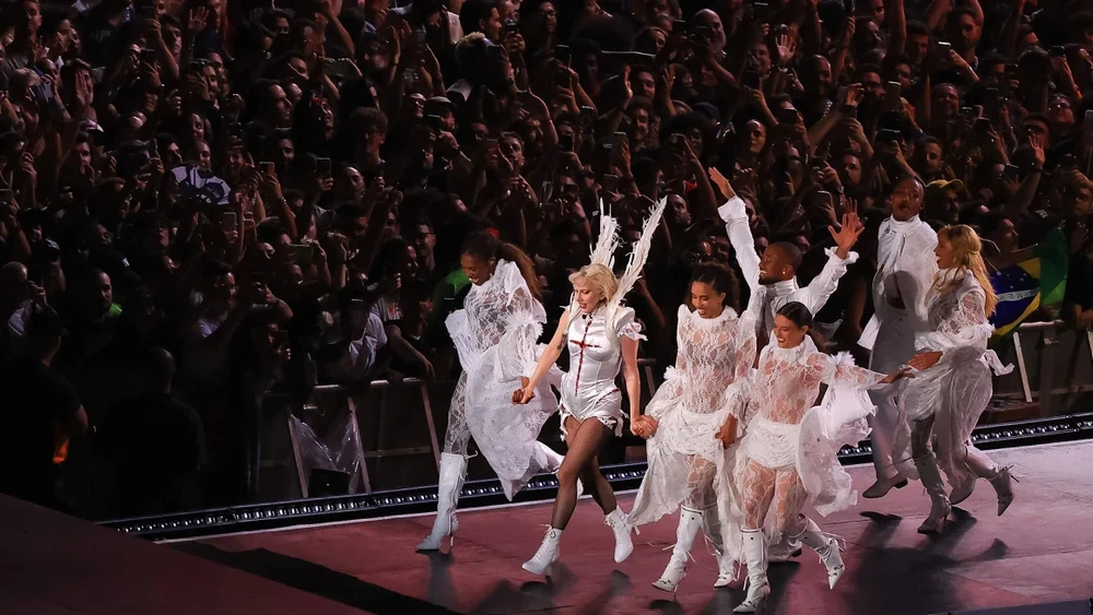 Nữ ca sĩ Lady Gaga trong buổi hòa nhạc bị đánh bom bất thành tại Brazil vào ngày 3-5.jpg