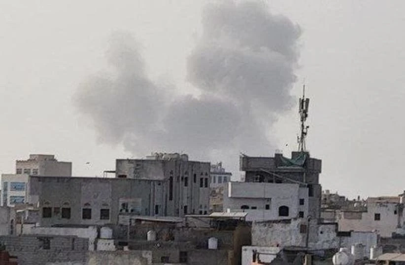 Israel không kích cảng Yemen, cảnh báo có thể nhắm vào lãnh đạo Houthis