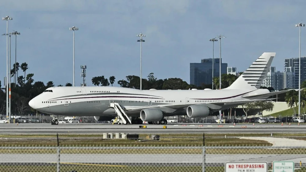 Đằng sau chiếc máy bay 400 triệu USD Qatar tặng ông Trump