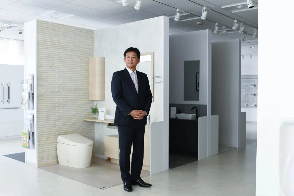 bồn cầu có vòi xịt, Nhật Bản, Mỹ.jpg