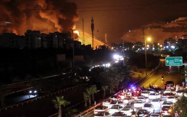 Israel tấn công trụ sở Bộ Quốc phòng Iran