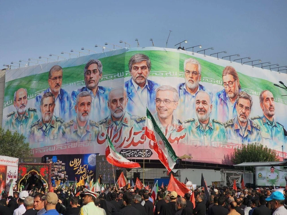 Iran tổ chức lễ tang 'lịch sử' sau xung đột với Israel