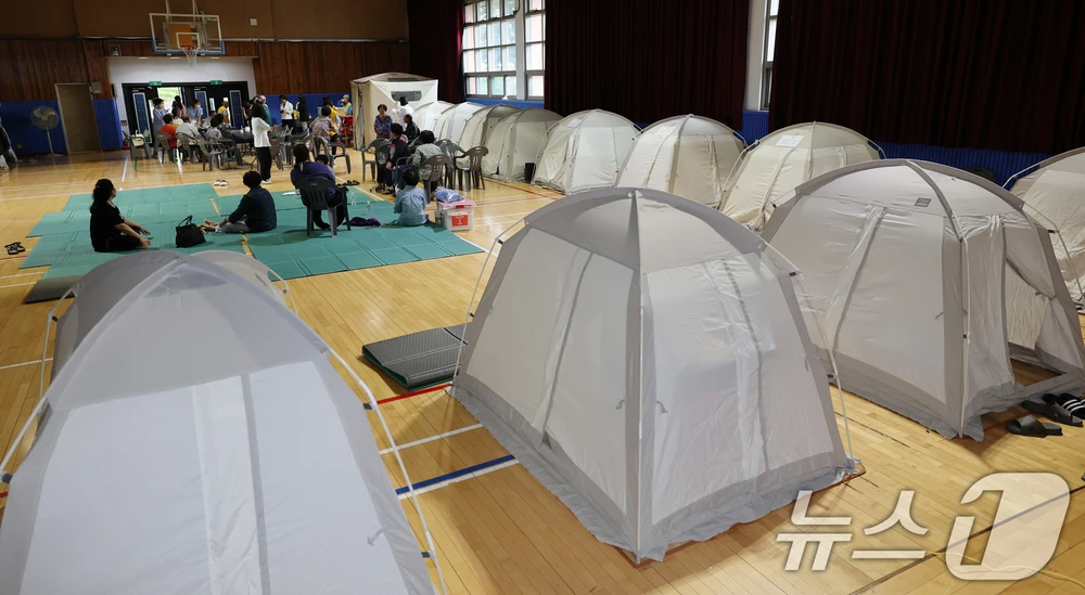 mưa xối xả(1).jpg