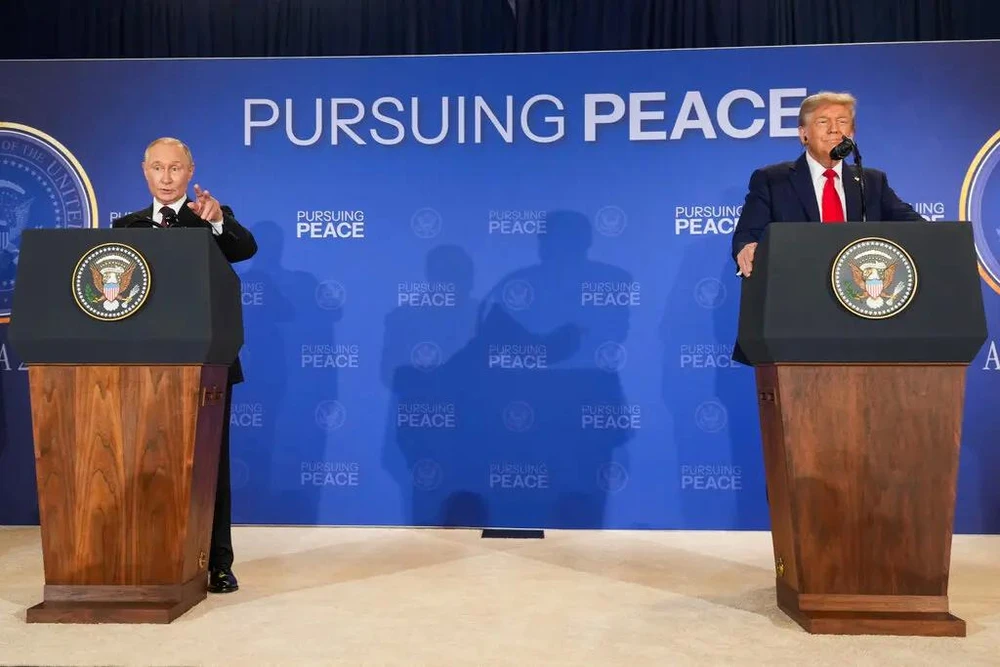 Sự nồng hậu ông Trump dành cho ông Putin tại thượng đỉnh Alaska