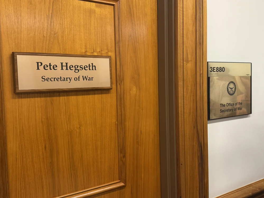 Đằng sau quyết định đổi tên Bộ Quốc phòng Mỹ