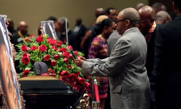 Chùm ảnh đám tang Michael Brown: Gợi nỗi đau 'phân biệt chủng tộc' nước Mỹ ảnh 6