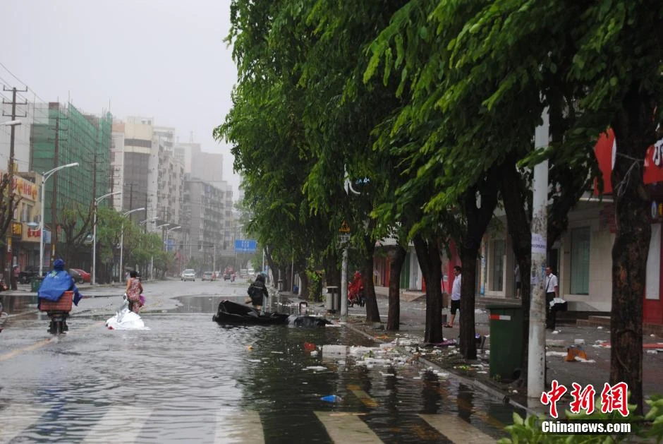 Bão Kalmaegi 'quét' miền Nam Trung Quốc: dân tình khốn đốn ảnh 7