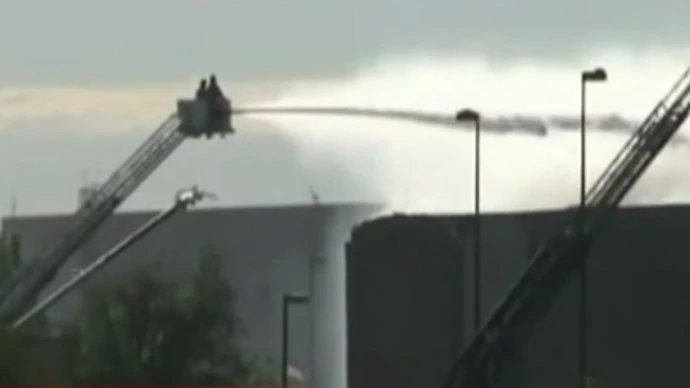 Máy bay đâm vào tòa nhà tại sân bay Mỹ ảnh 3