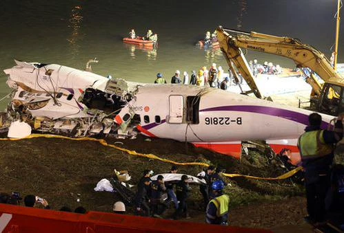 Thoát chết vụ tai nạn máy bay thảm khốc nhờ chuyển chỗ ngồi ảnh 1