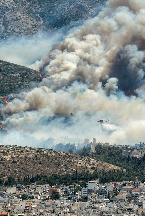 Cháy kinh hoàng ở Hy Lạp, du khách hoảng loạn ảnh 5