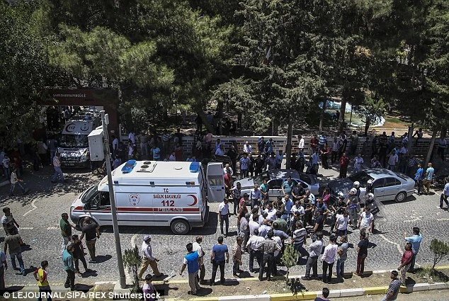 Chùm ảnh đau thương vụ đánh bom tự sát tại Thổ Nhĩ Kỳ ảnh 15