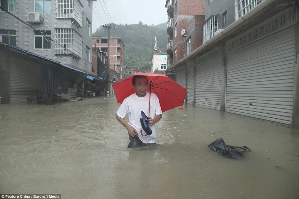 Chùm ảnh bão Soudelor tàn phá miền Đông Trung Quốc ảnh 8