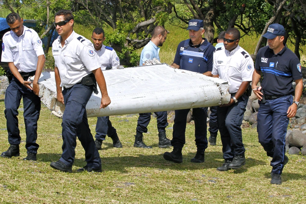 Philippines bác tin tìm thấy mảnh vỡ MH370 ảnh 1