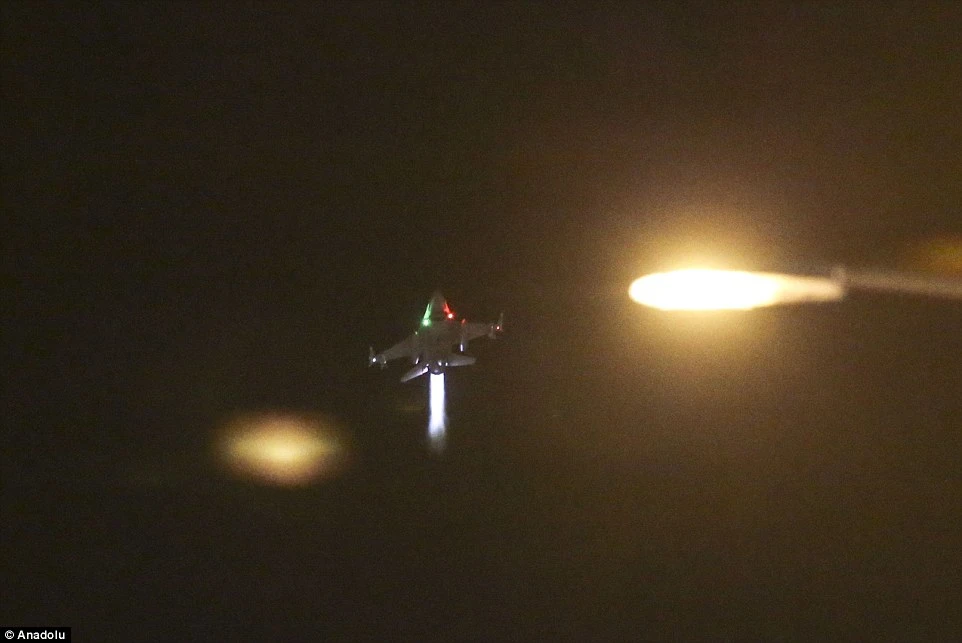 Thổ Nhĩ Kỳ: Đảo chính thất bại, hàng trăm lính bị bắt ảnh 9