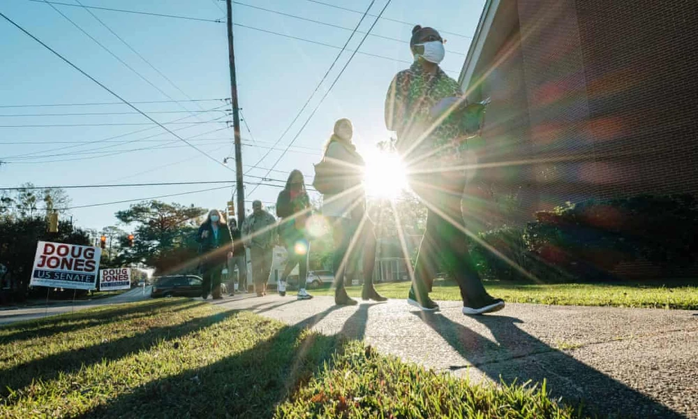 Khó khăn chồng chất đối với Tổng thống Trump ảnh 78