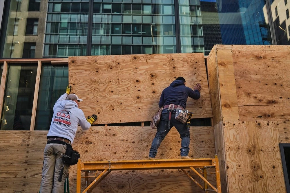 Khó khăn chồng chất đối với Tổng thống Trump ảnh 76