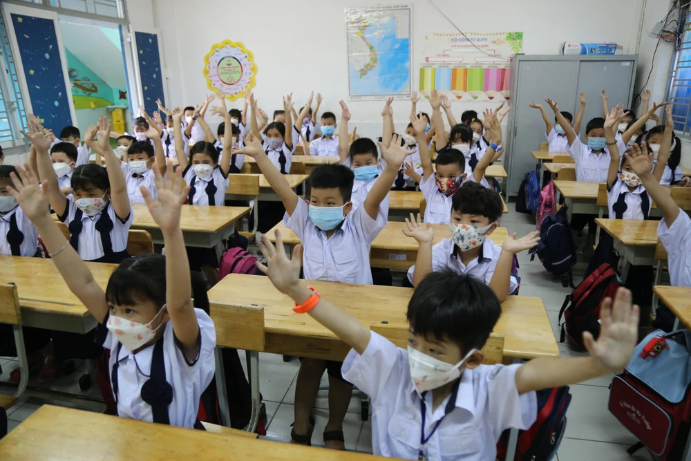 Ai cũng cần học Toán để phát triển tư duy, để nhạy bén hơn trong suy nghĩ, để giải quyết những vấn đề cấp thiết, gần gũi, dân sinh trong cuộc sống. Ảnh minh họa: HOÀNG GIANG Ai cũng cần học Toán để phát triển tư duy, để nhạy bén hơn trong suy nghĩ, để giải quyết những vấn đề cấp thiết, gần gũi, dân sinh trong cuộc sống. Ảnh minh họa: HOÀNG GIANG