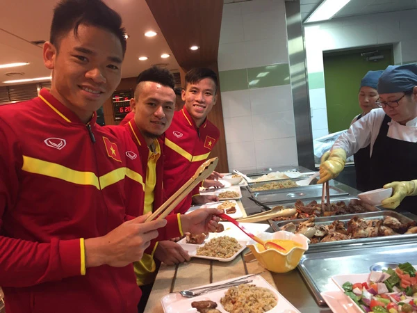 Tuyển Việt Nam tập buổi đầu tiên trên đất Hàn Quốc ảnh 2