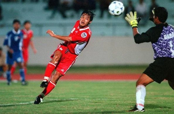 Cựu tuyển thủ Hồng Sơn ghi bàn vào lưới Indonesia tại bán kết SEA Games 20 giúp đội tuyển Việt Nam vào chung kết