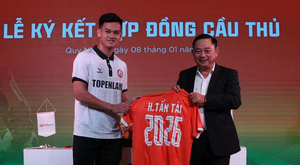 Chiếc cúp đầu tiên của Kiatisak ảnh 3 Chiếc cúp đầu tiên của Kiatisak ảnh 3