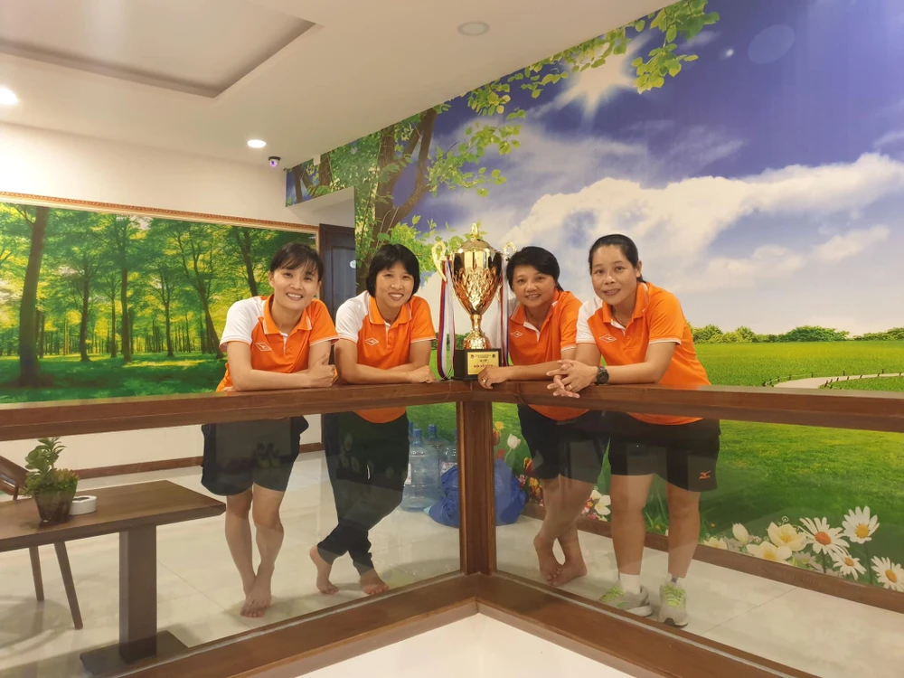 Vinh danh Kim Chi: Từ chân chạy điền kinh đến tuyển thủ quốc gia và HLV bóng đá ảnh 10