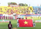 Video: Không khí náo nhiệt của trận bóng đầu tiên tại giải V-League 2022