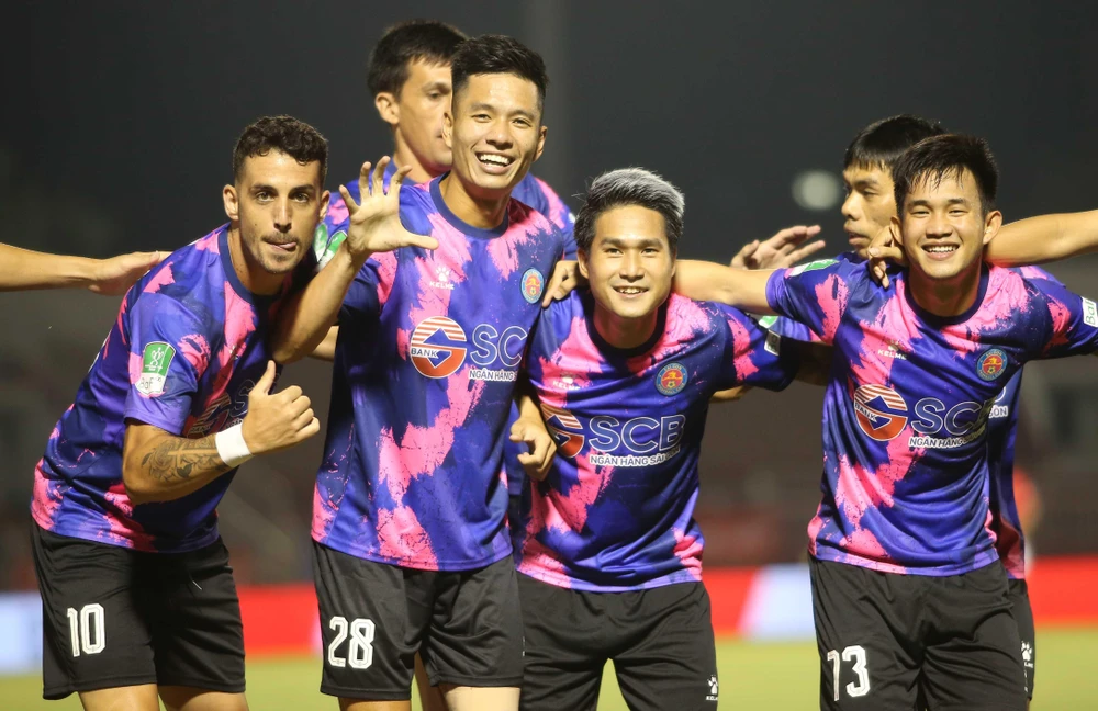 Niềm vui chiến thắng của các cầu thủ Sài Gòn FC. Ảnh: ANH PHƯƠNG. Niềm vui chiến thắng của các cầu thủ Sài Gòn FC. Ảnh: ANH PHƯƠNG.