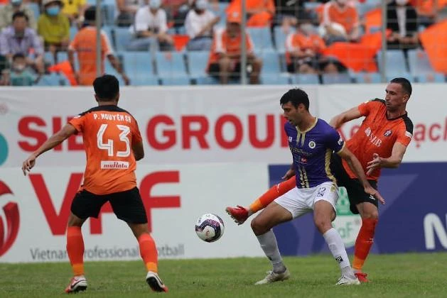 Hai đội bóng thân quen có cuộc gặp gỡ một mất một còn. Ảnh: VPF.