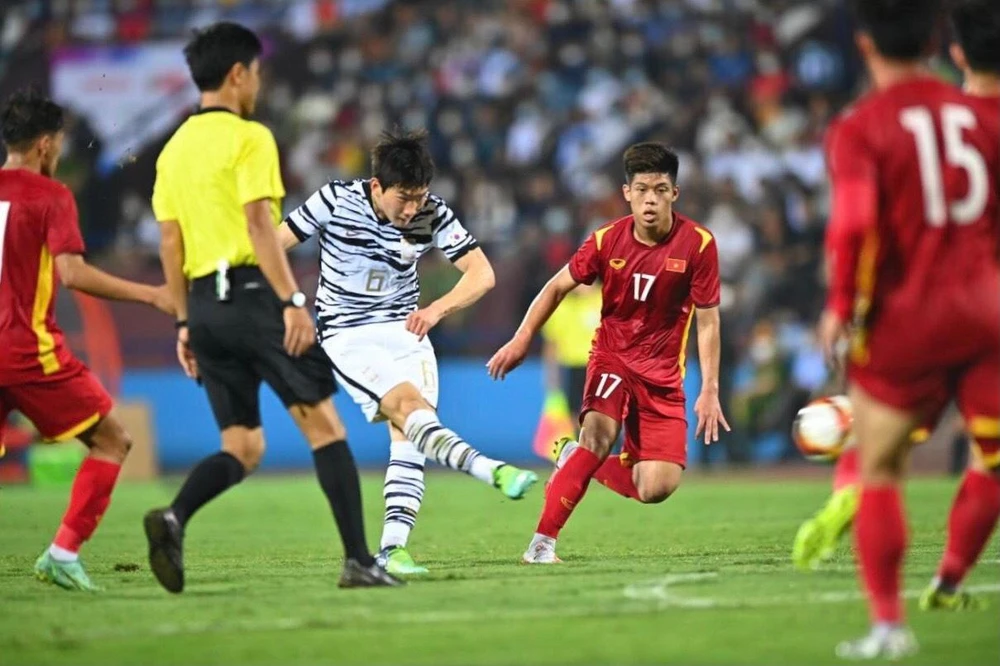 HLV Park Hang-seo sẽ tung đội hình mạnh nhất tái đấu U-20 Hàn Quốc ở trận lượt về ngày 22-4 trên sân Hàng Đẫy. Ảnh: HẢI THỊNH.