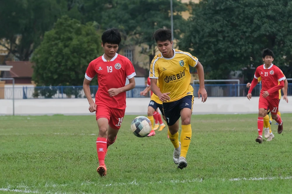 Trung Hiếu cao 1m43 chỉ sau vài năm tập luyện và được các chuyên gia dinh dưỡng chăm sóc tốt đã cao đến 1m76.