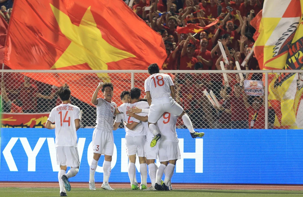 Chiều 6-5, đội tuyển U-23 Việt Nam ra quân bảng A tiếp khách U-23 Indonesia trên sân Việt Trì (Phú Thọ). Ảnh: ANH PHƯƠNG. Chiều 6-5, đội tuyển U-23 Việt Nam ra quân bảng A tiếp khách U-23 Indonesia trên sân Việt Trì (Phú Thọ). Ảnh: ANH PHƯƠNG.