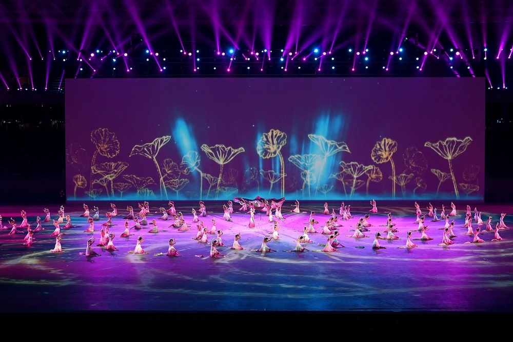 Trình diễn nghệ thuật đầy sắc màu trong đêm khai mạc SEA Games 31. Trình diễn nghệ thuật đầy sắc màu trong đêm khai mạc SEA Games 31.