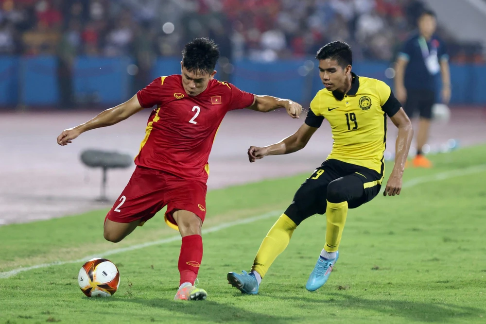 Văn Xuân và đồng đội chiến đấu như những cảm tử quân ở trận bán kết SEA Games 31. Ảnh: ANH DUY.