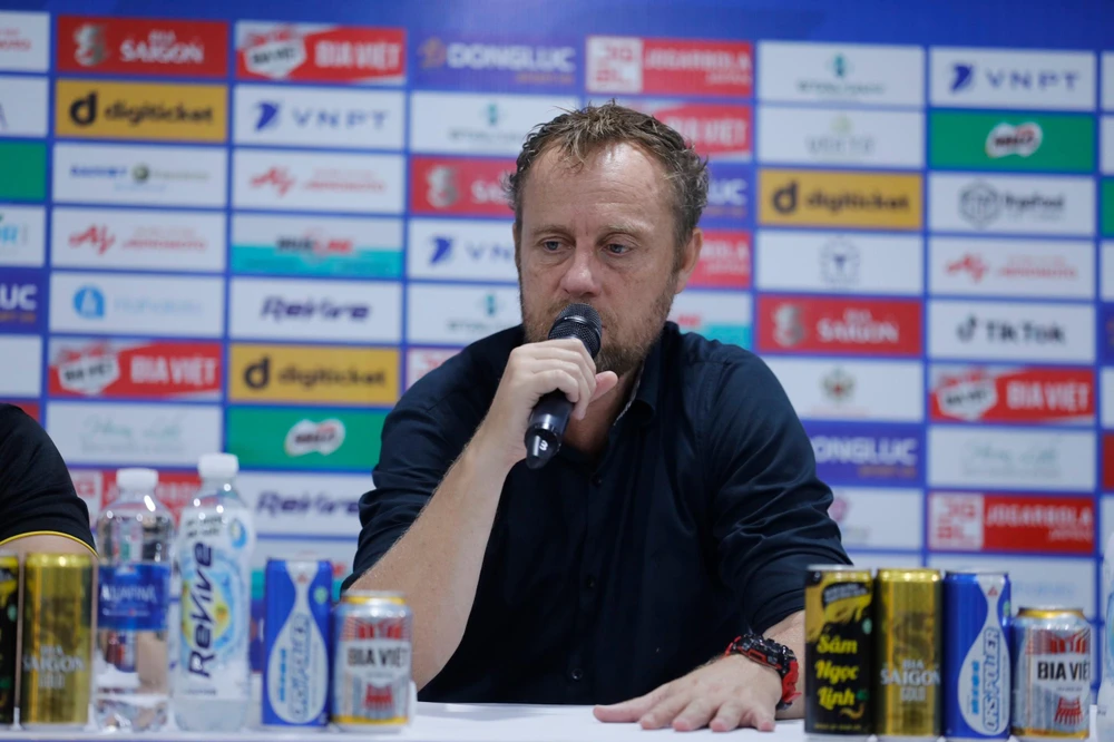 HLV Polking thừa nhận U-23 Việt Nam phòng ngự quá tốt. Ảnh: ANH DUY.