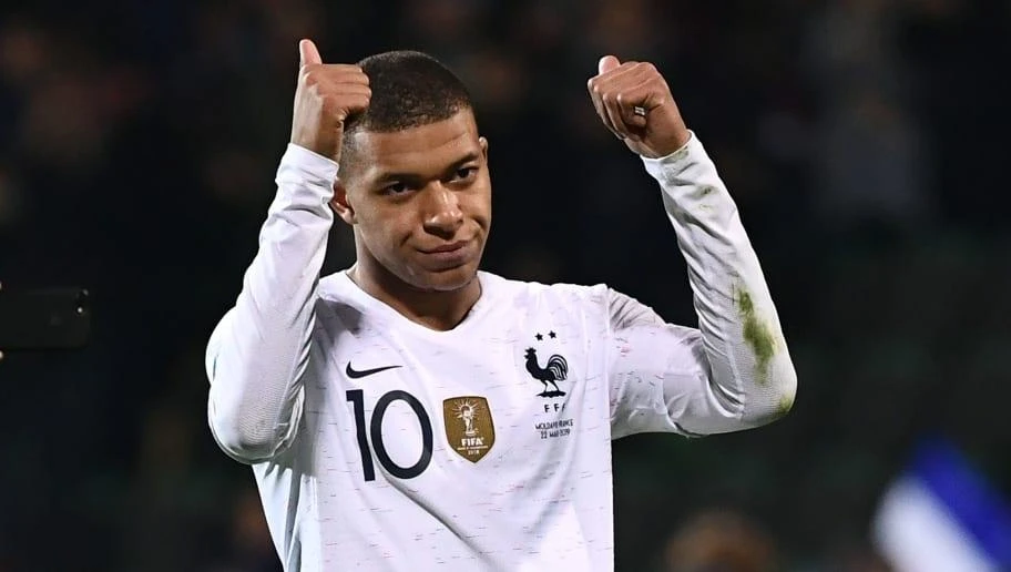 Mbappe ở lại PSG vô tình giúp Real Madrid tiết kiệm một khoản chi phí lớn để mua cầu thủ khác. Ảnh: CGI.