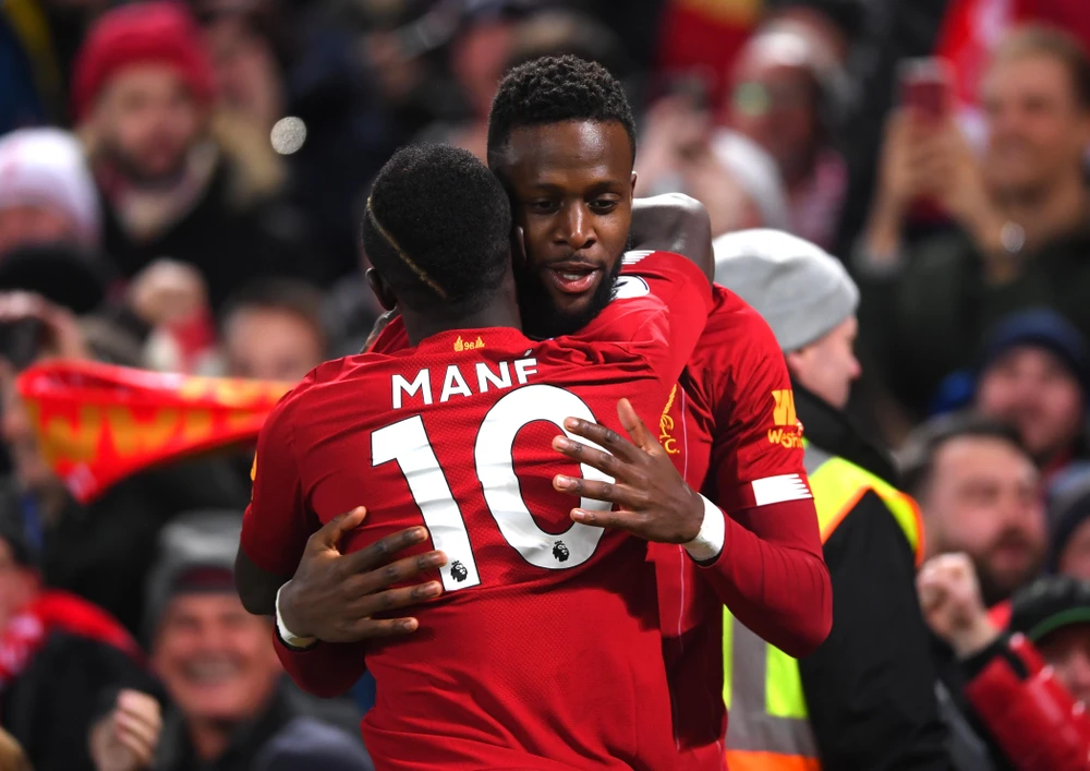 Hai chân sút Mane và Divock Origi sẽ chia tay Liverpool vào mùa hè này. Ảnh: CGI.