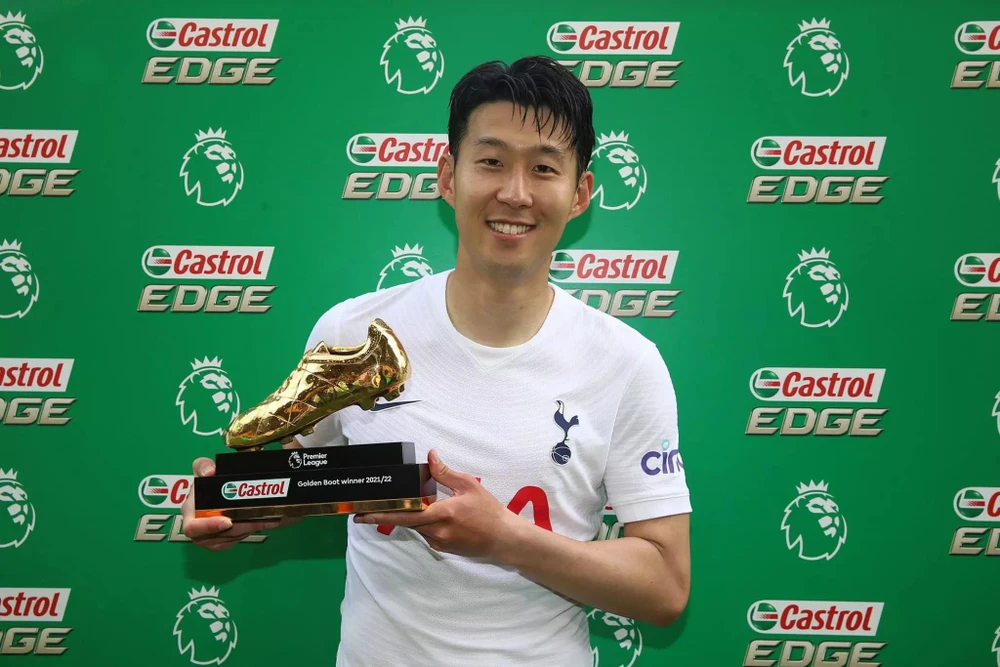 Son Heung-min chia sẻ Chiếc giày vàng với Salah sau khi có 23 bàn thắng ở Premier League. Ảnh: CGI.