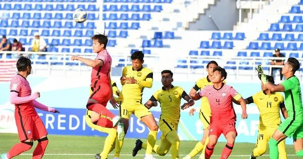 Nhà đương kim vô địch U-23 Hàn Quốc ra quân thắng lớn U-23 Malaysia 4-1 và rất quyết tâm sớm giành vé vào tứ kết. Ảnh: ANH THỎA.