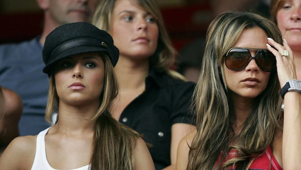 ... một phần bởi sự mất tập trung khi dàn WAGs khoe sắc trên khán đài. Ảnh: CGI.