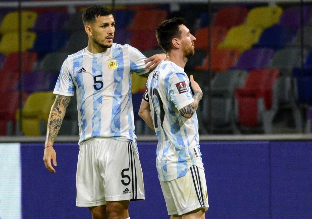 Paredes và Messi trở thành đôi bạn thân trên tuyển Argentina. Ảnh: CGI.