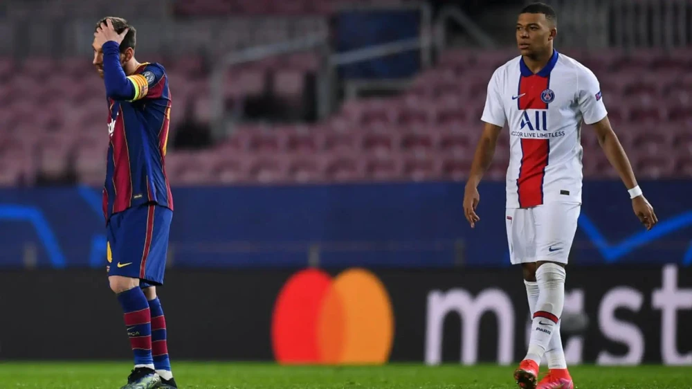 Messi buồn bã trong trận thua PSG hồi năm ngoái. Ảnh: CGI.