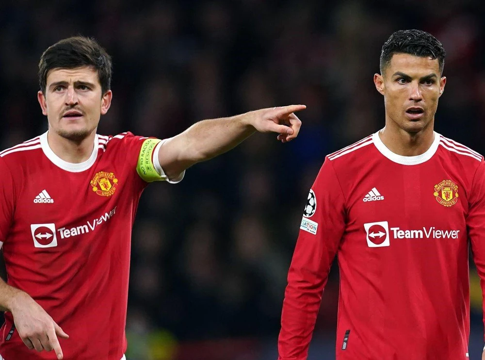 Tân HLV Ten Hag có thể giao Ronaldo làm đội trưởng MU để giảm tải áp lực cho trung vệ Maguire. Ảnh: CGI.