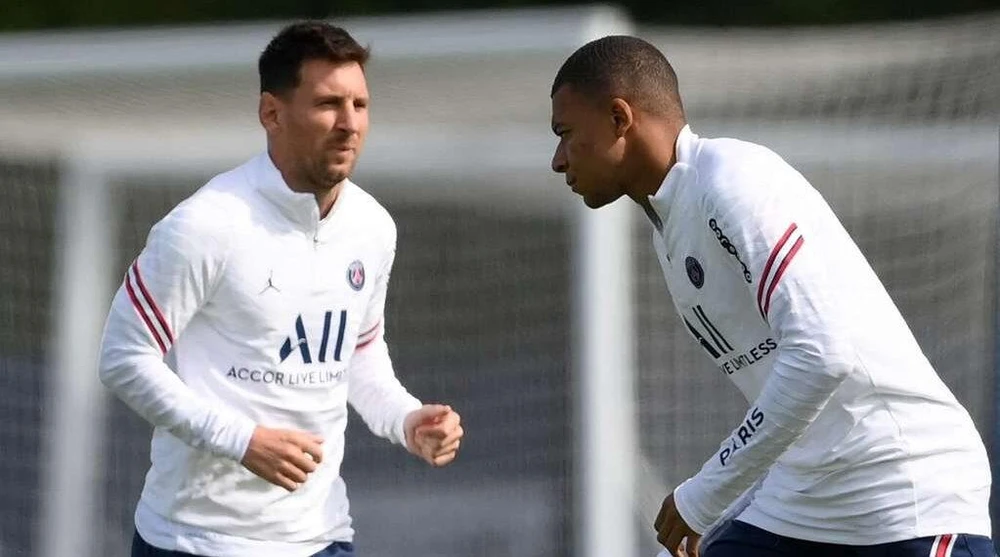 Messi và Mbappe là trụ cột trên hàng công của ông lớn thành Paris ở mùa giải mới. Ảnh: CGI.