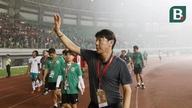 Thầy trò Shin Tae-yong chia tay giải U-19 Đông Nam Á. Ảnh: Bola.