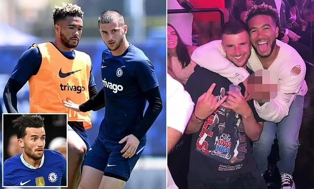 Chilwell và đồng đội "xõa" trong một quán rượu ở Mỹ. Ảnh: CGI.