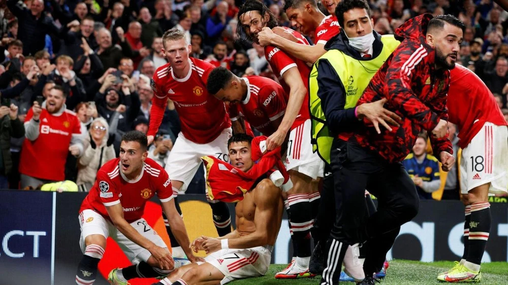 Tuổi 37 không cho phép Ronaldo chơi pressing với cường độ cao như yêu cầu của thầy mới. Ảnh: CGI.