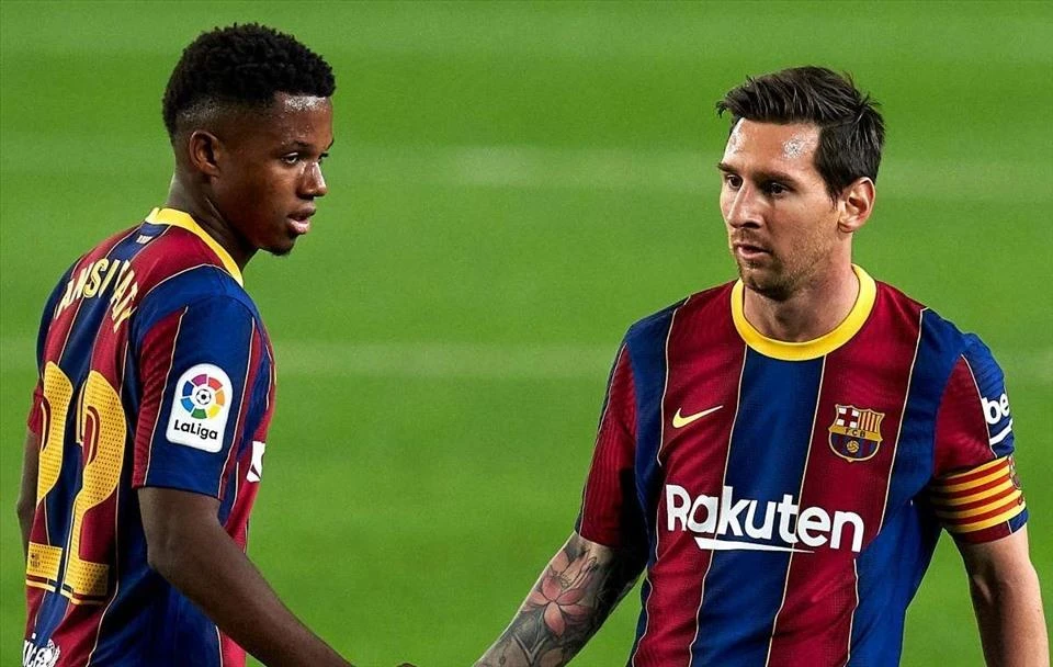 Tiền đạo trẻ Fati ước ao chơi bóng trở lại với đàn anh biểu tượng Messi. Ảnh: CGI.